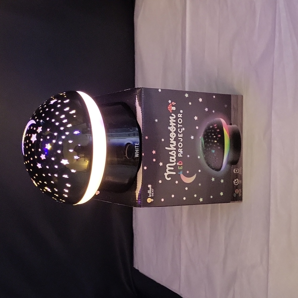 Mushroom 🍄  LED projector - Picture 3 of 4